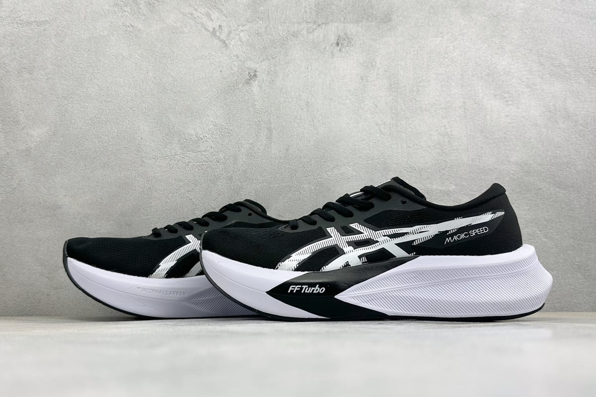 亚瑟士 Asics MAGIC SPEED 4 亚瑟士低帮专业越野跑步鞋 白银黑 鞋跟实拍图
