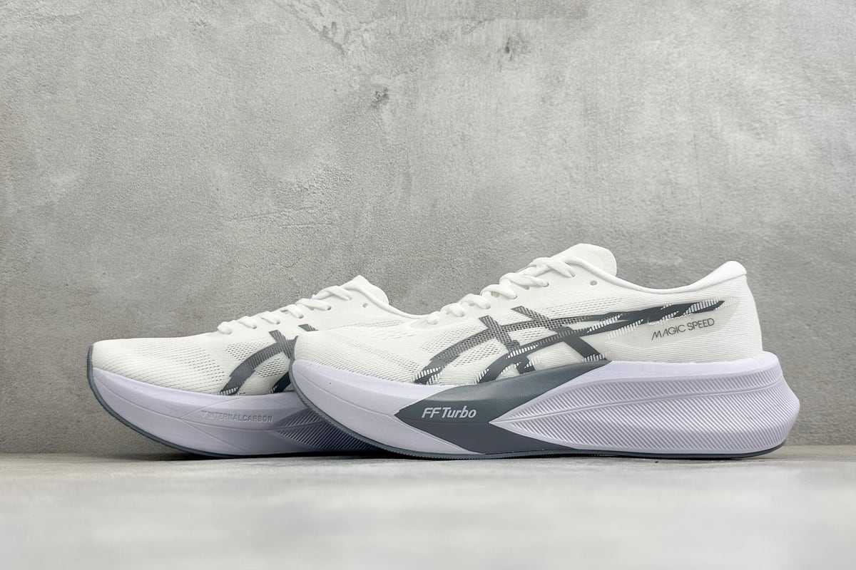 亚瑟士 Asics MAGIC SPEED 4 亚瑟士低帮专业越野跑步鞋 白银黑 鞋跟实拍图