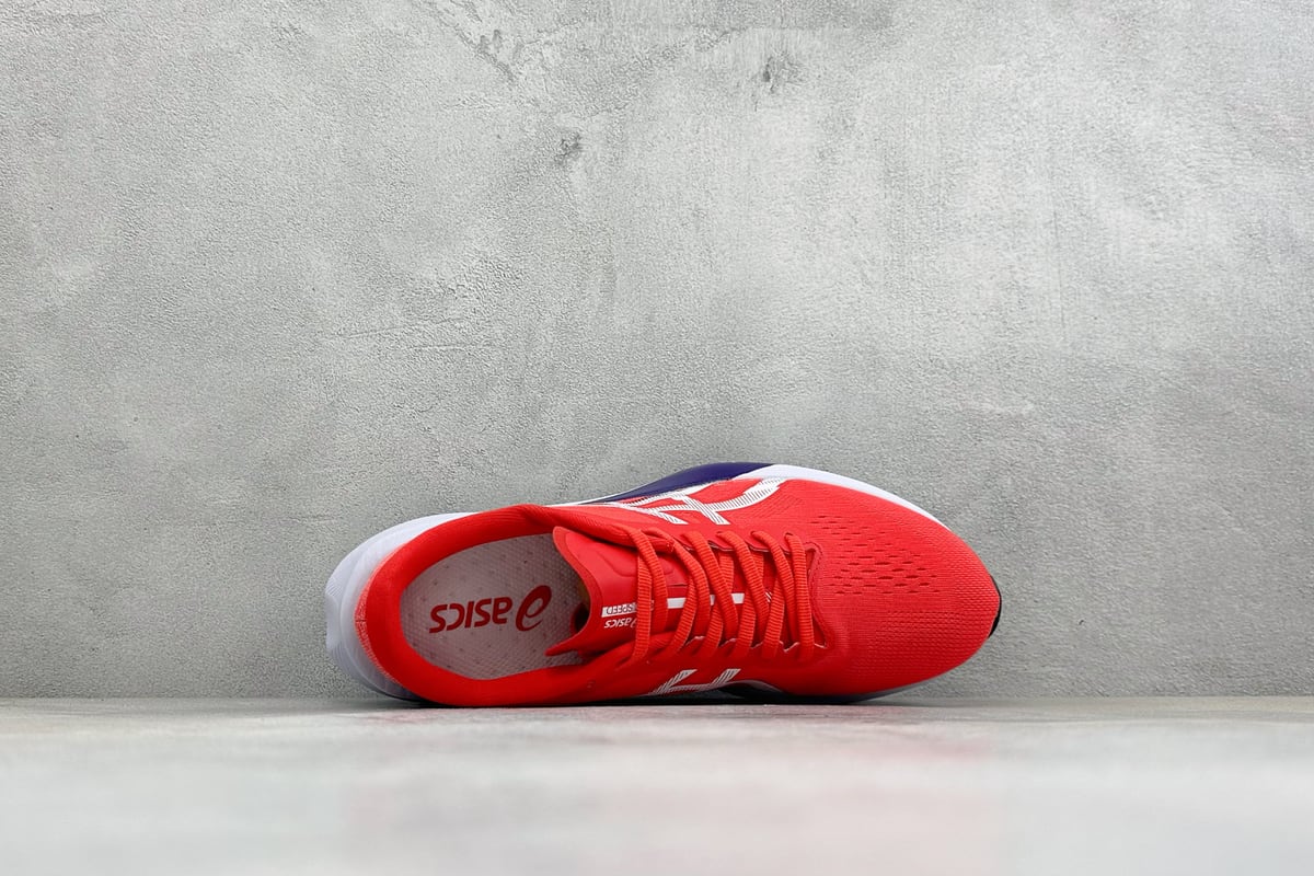 亚瑟士 Asics MAGIC SPEED 4 亚瑟士低帮专业越野跑步鞋 白银红 背面实拍图