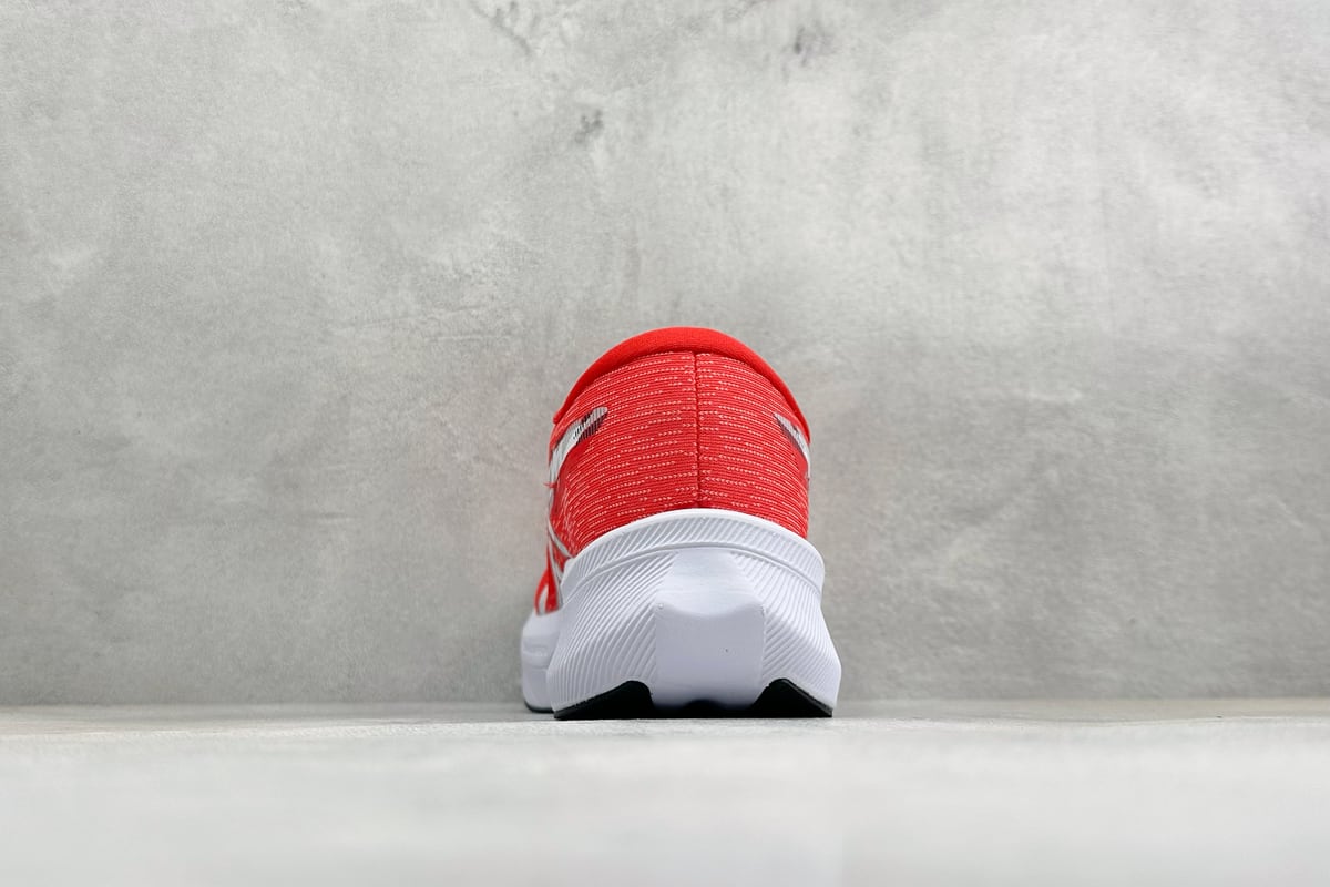 亚瑟士 Asics MAGIC SPEED 4 亚瑟士低帮专业越野跑步鞋 白银红 鞋底实拍图