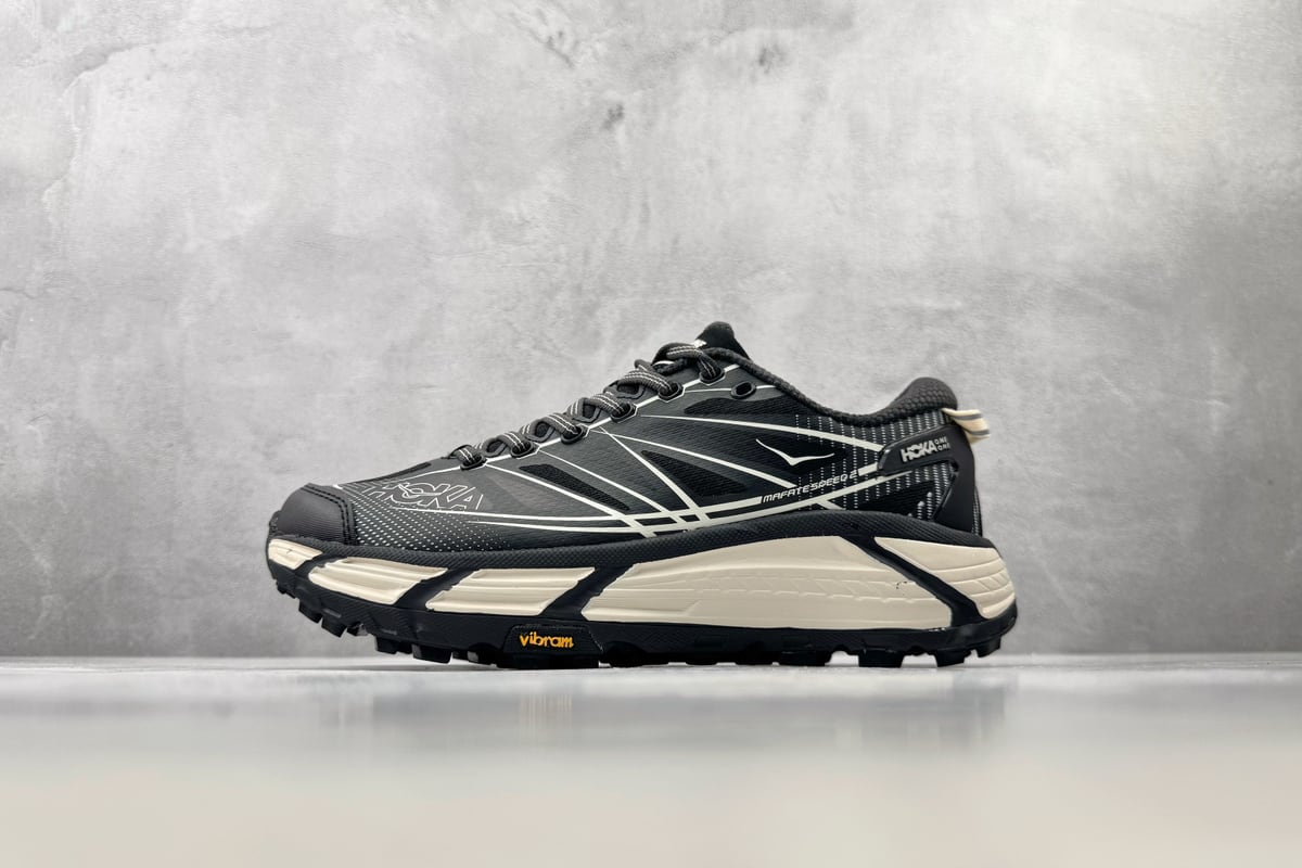 霍伽 HOKA ONE ONE Mafate Speed 2 黑白 正面实拍图