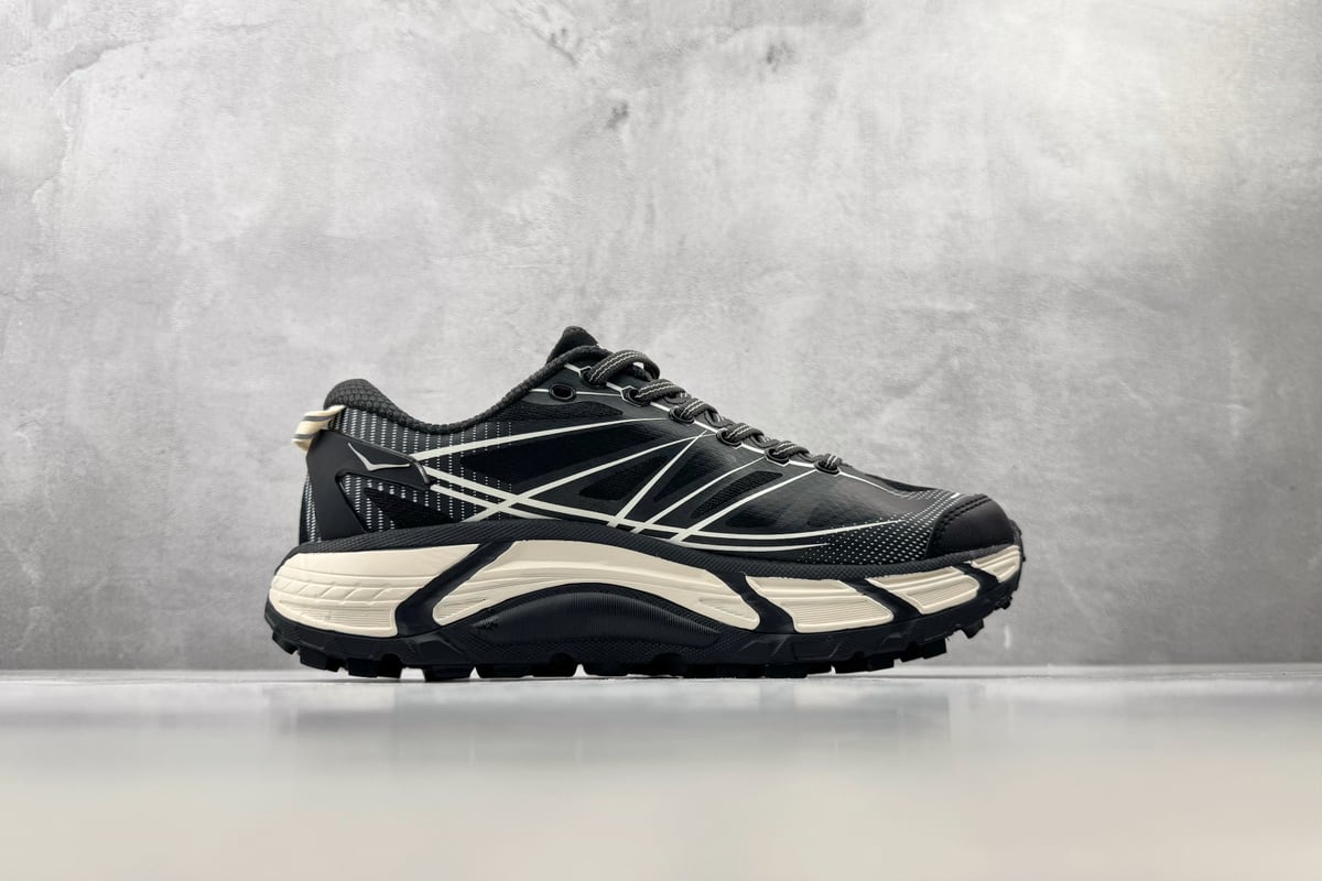 霍伽 HOKA ONE ONE Mafate Speed 2 黑白 侧面实拍图