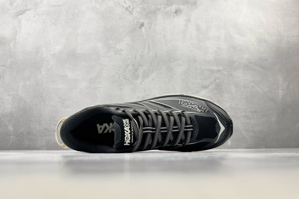 霍伽 HOKA ONE ONE Mafate Speed 2 黑白 背面实拍图