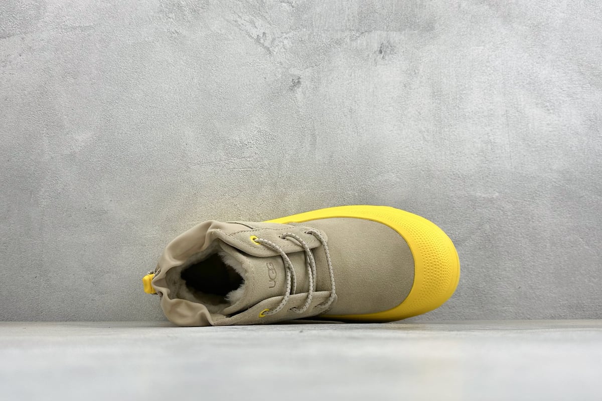 其他品牌 UGG Neumel Weather Hybrid 秋冬羊毛一体雪地靴 米银黄 背面实拍图