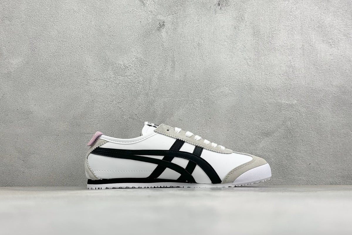昂跑 On Onitsuka Tiger MEXICO66 Paraty 银粉黑 侧面实拍图