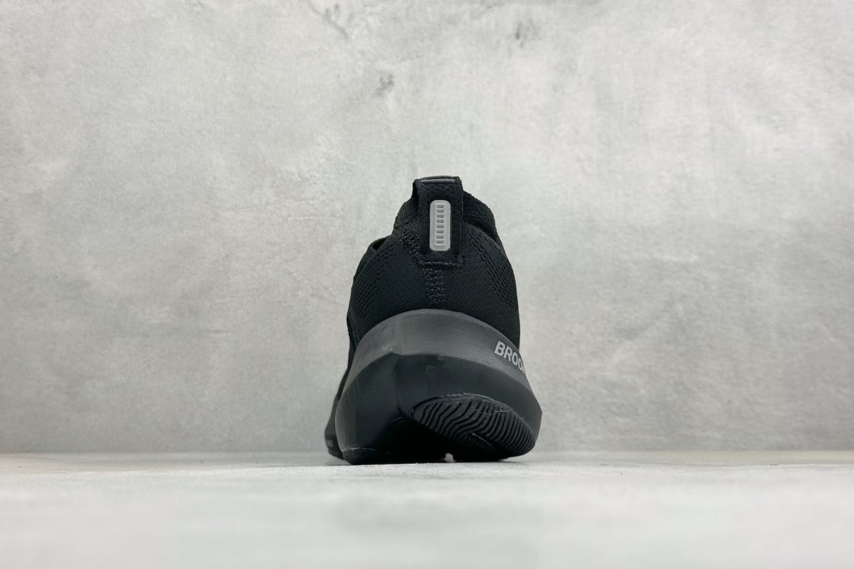 布鲁克斯 Brooks Glycerin Flex 减震耐磨支撑透气 低帮休闲跑步鞋 黑 鞋底实拍图