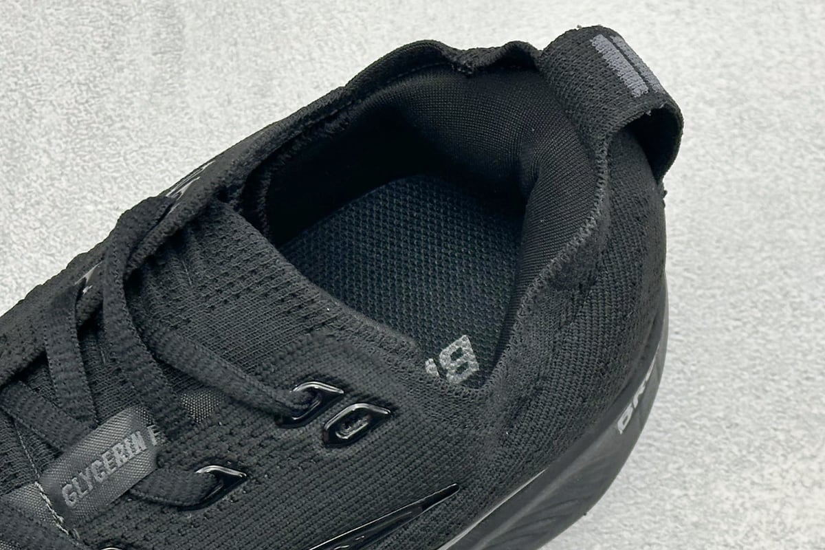 布鲁克斯 Brooks Glycerin Flex 减震耐磨支撑透气 低帮休闲跑步鞋 黑 上脚实拍图