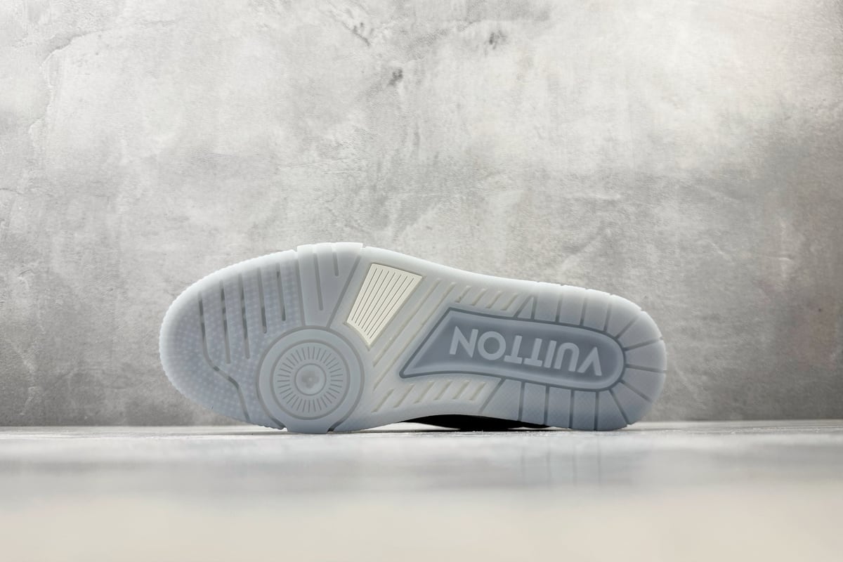 路易威登 LOUIS VUITTON Trainer 白色 鞋头实拍图