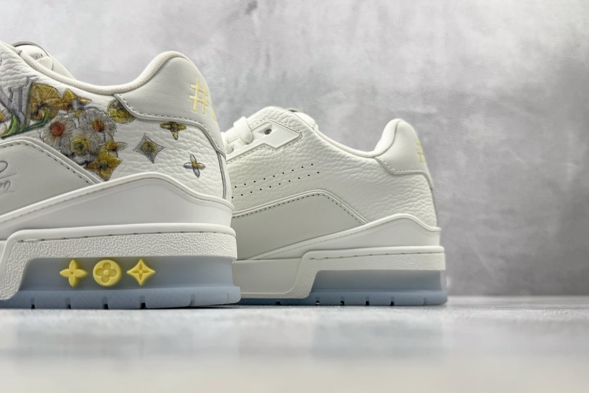 路易威登 LOUIS VUITTON Trainer 白色 上脚实拍图