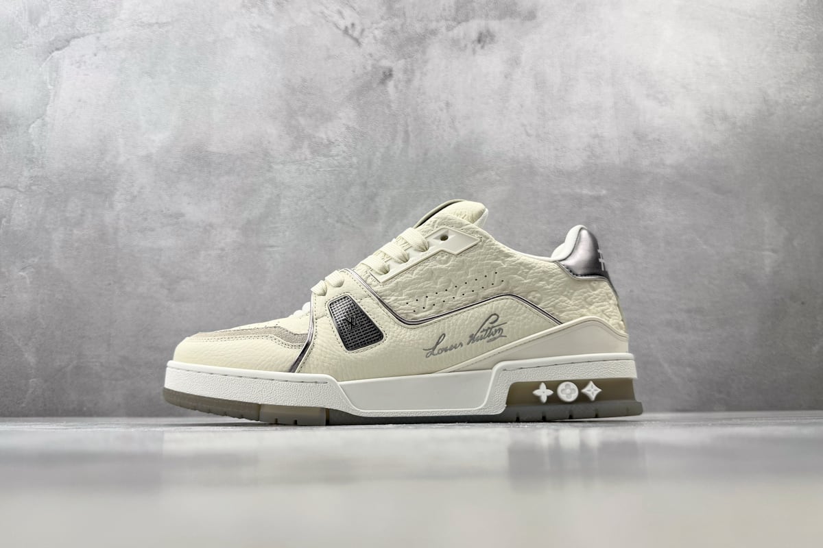 路易威登 LOUIS VUITTON Trainer 米灰 正面实拍图