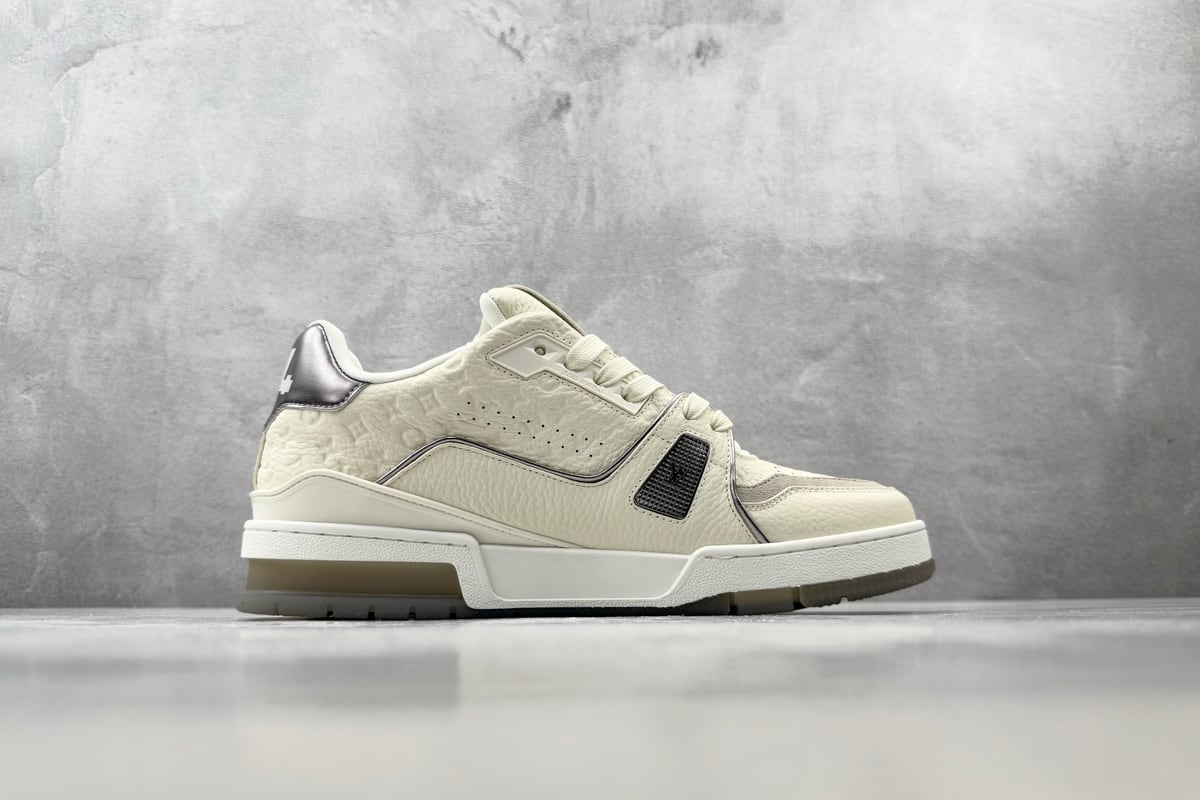 路易威登 LOUIS VUITTON Trainer 米灰 侧面实拍图