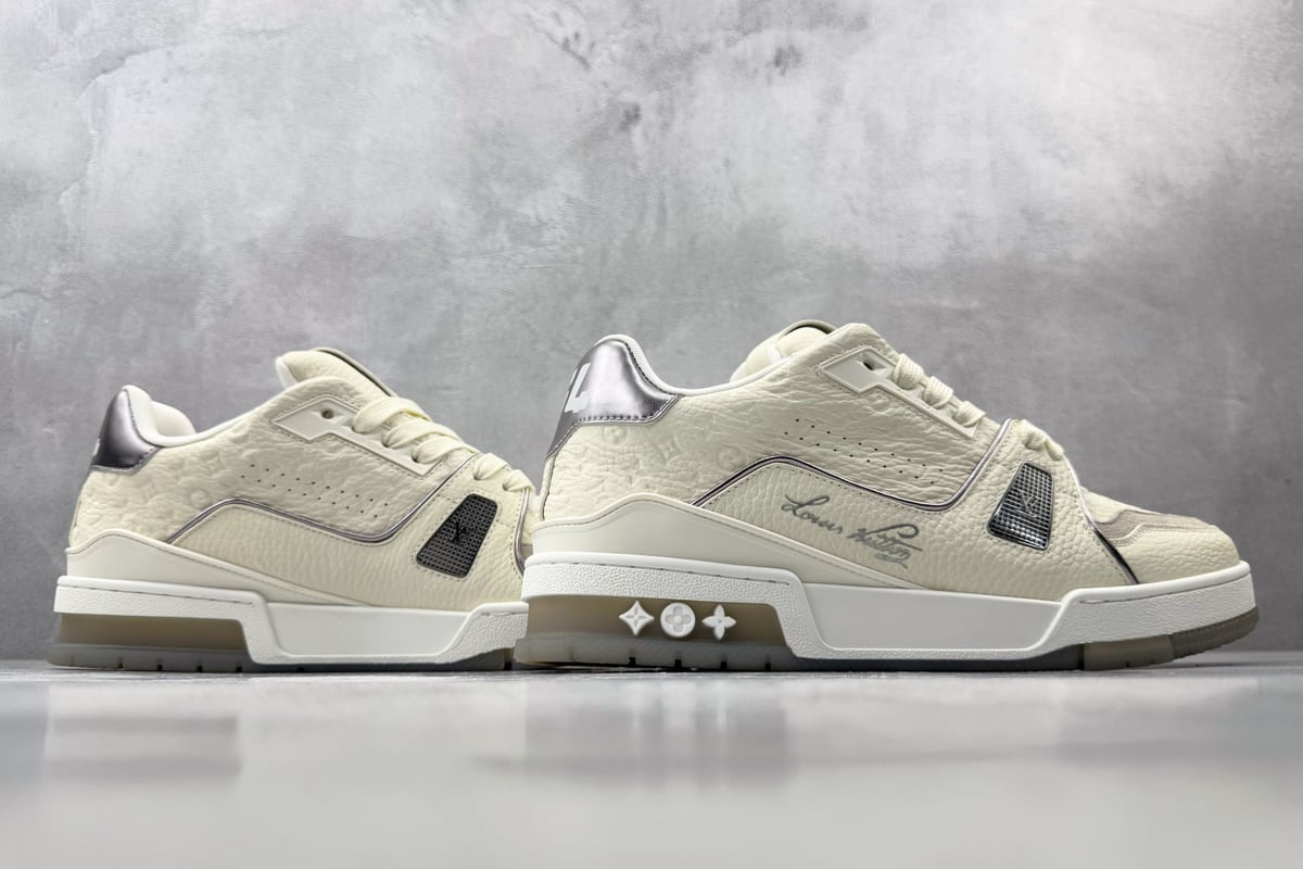 路易威登 LOUIS VUITTON Trainer 米灰 鞋底实拍图