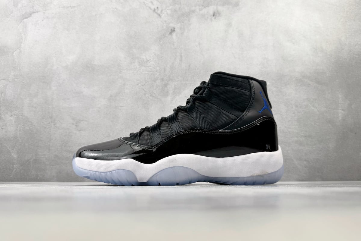 乔丹 Air Jordan 11 复刻 空中大灌篮 黑蓝 正面实拍图