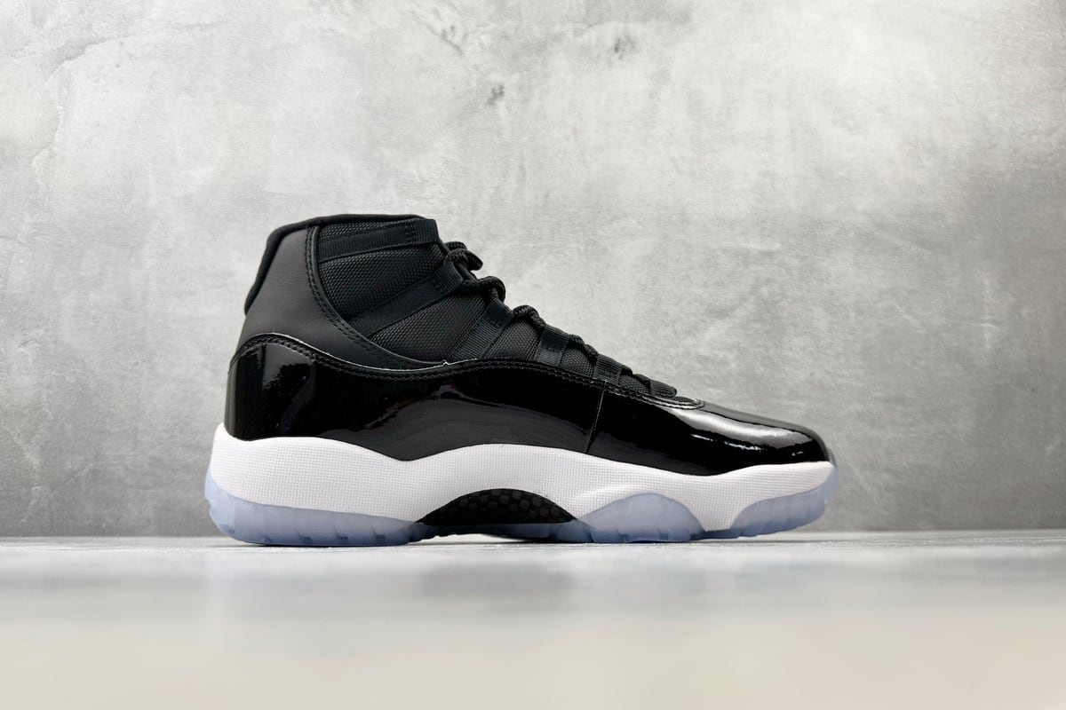 乔丹 Air Jordan 11 复刻 空中大灌篮 黑蓝 侧面实拍图