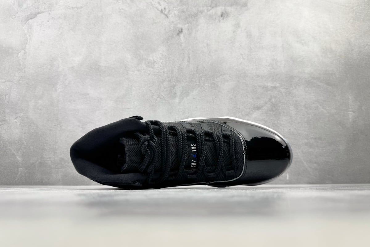 乔丹 Air Jordan 11 复刻 空中大灌篮 黑蓝 背面实拍图