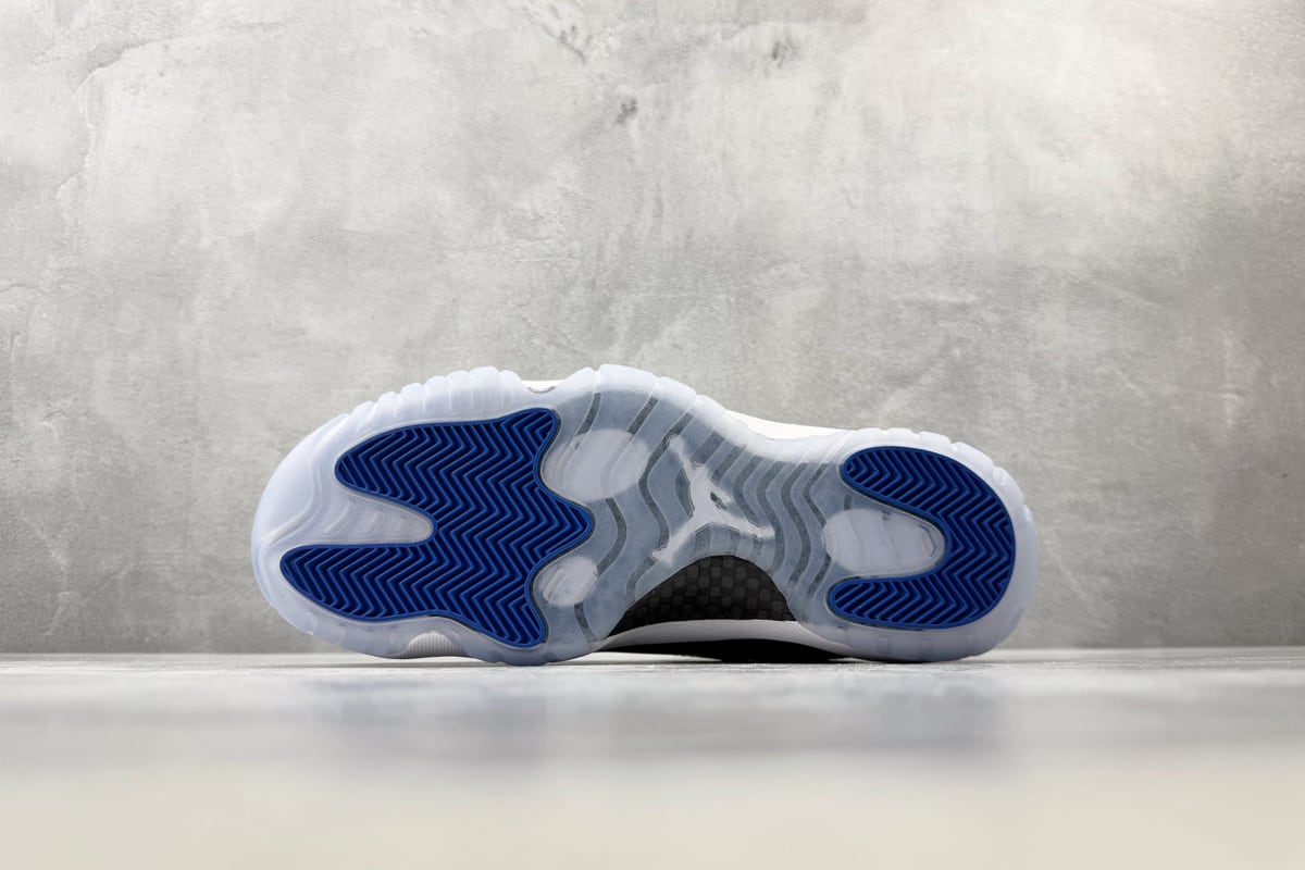乔丹 Air Jordan 11 复刻 空中大灌篮 黑蓝 鞋头实拍图