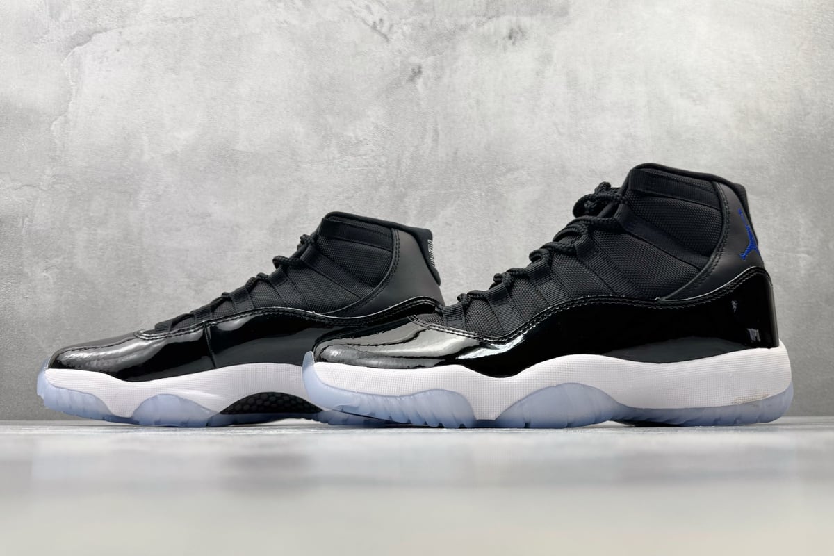 乔丹 Air Jordan 11 复刻 空中大灌篮 黑蓝 鞋跟实拍图