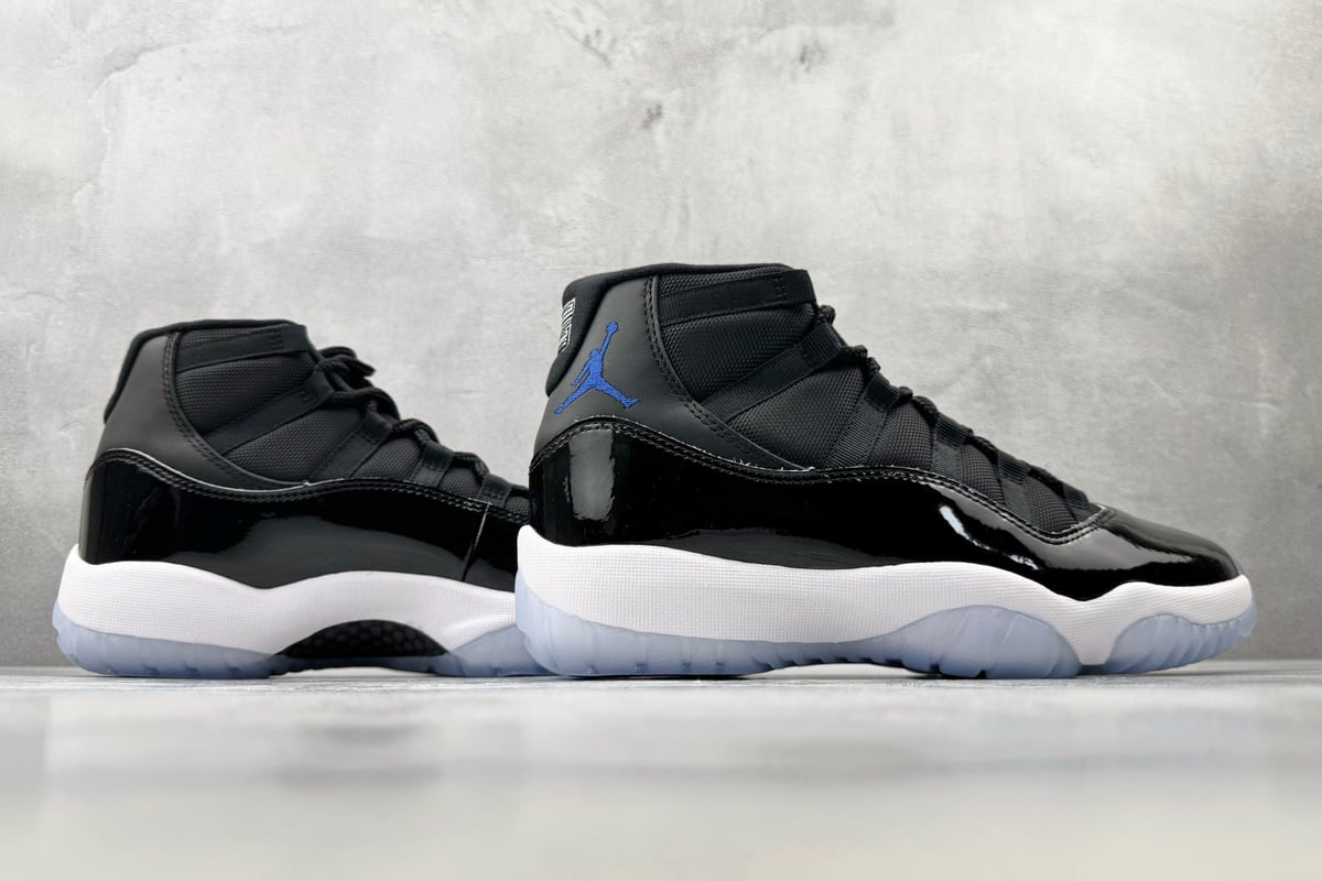 乔丹 Air Jordan 11 复刻 空中大灌篮 黑蓝 鞋底实拍图
