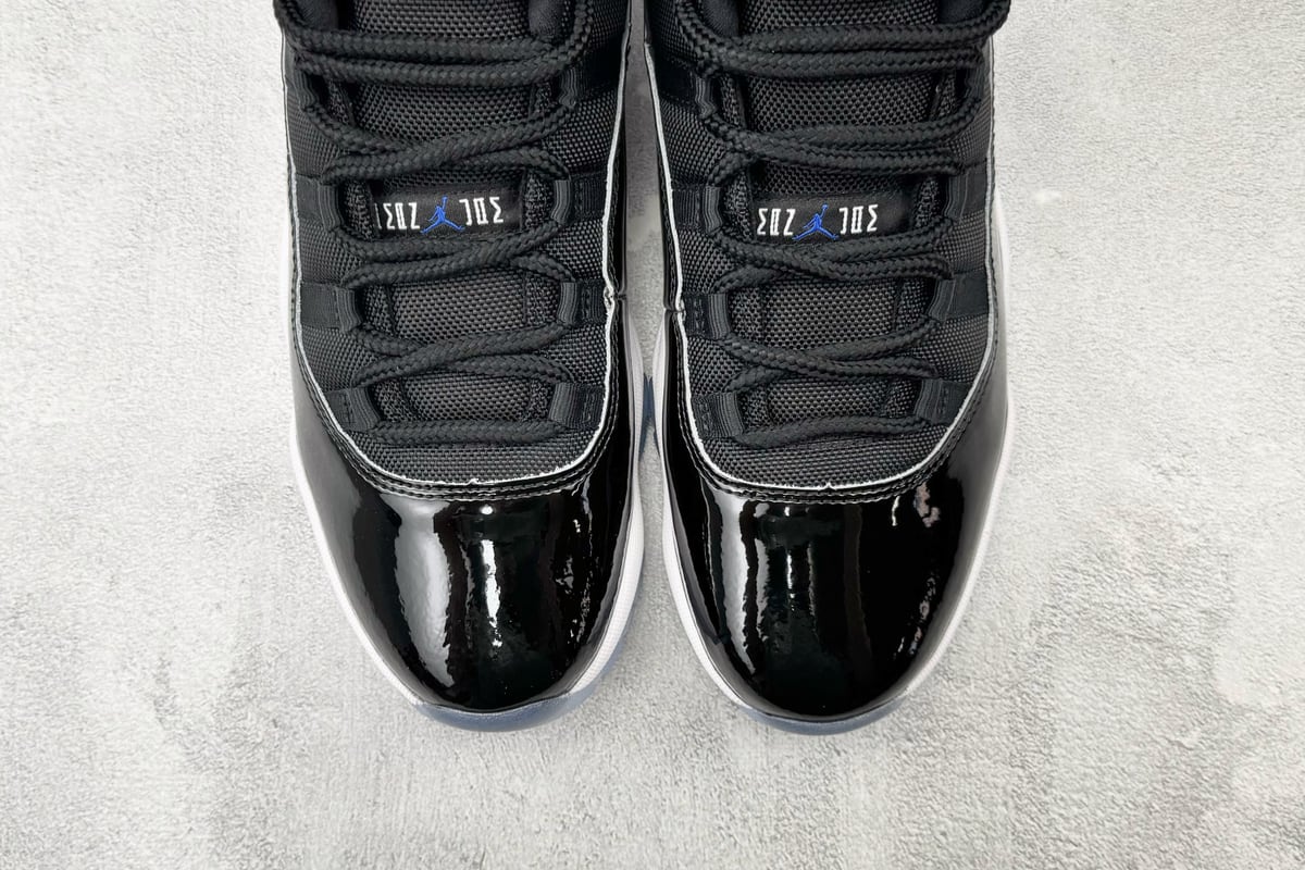 乔丹 Air Jordan 11 复刻 空中大灌篮 黑蓝 鞋标实拍图