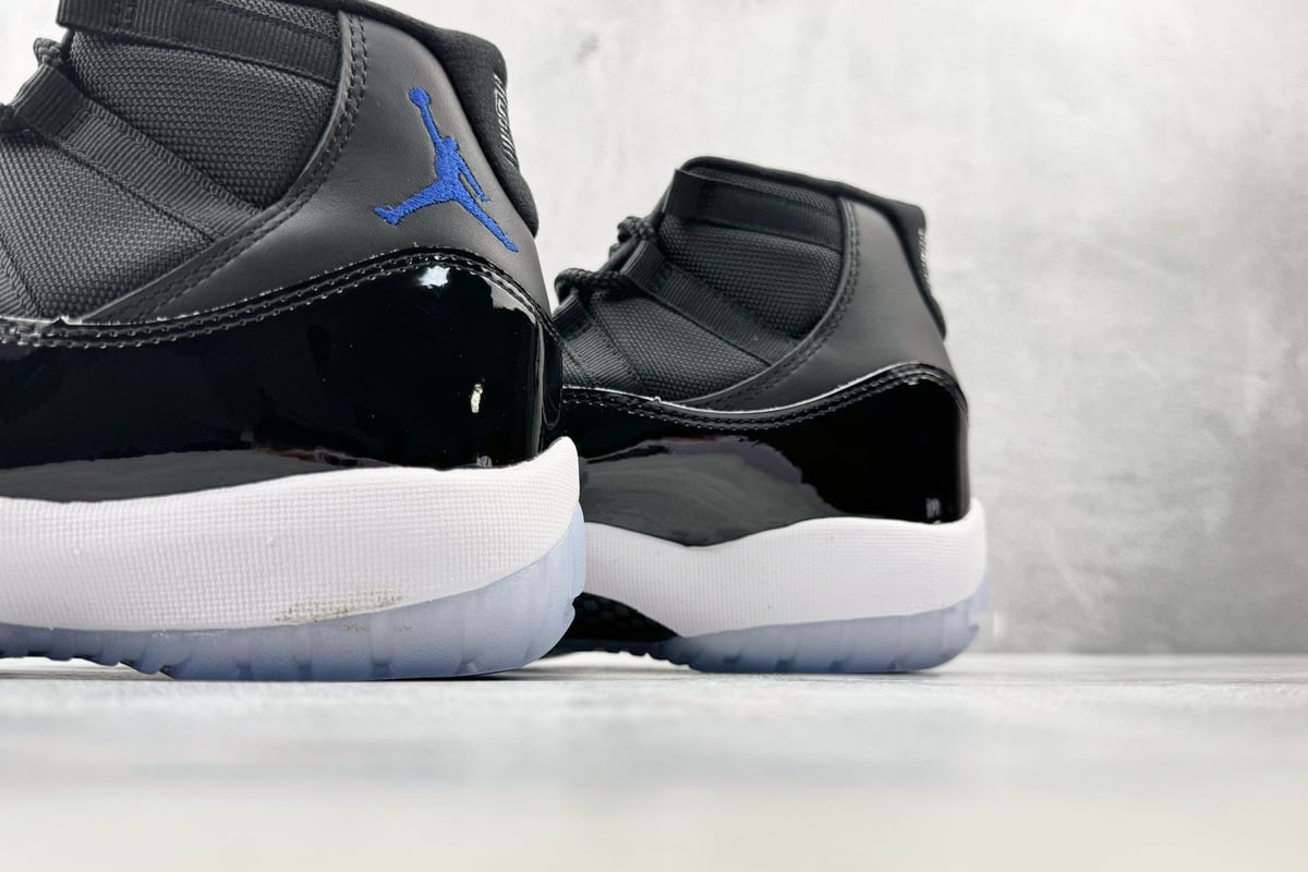 乔丹 Air Jordan 11 复刻 空中大灌篮 黑蓝 上脚实拍图