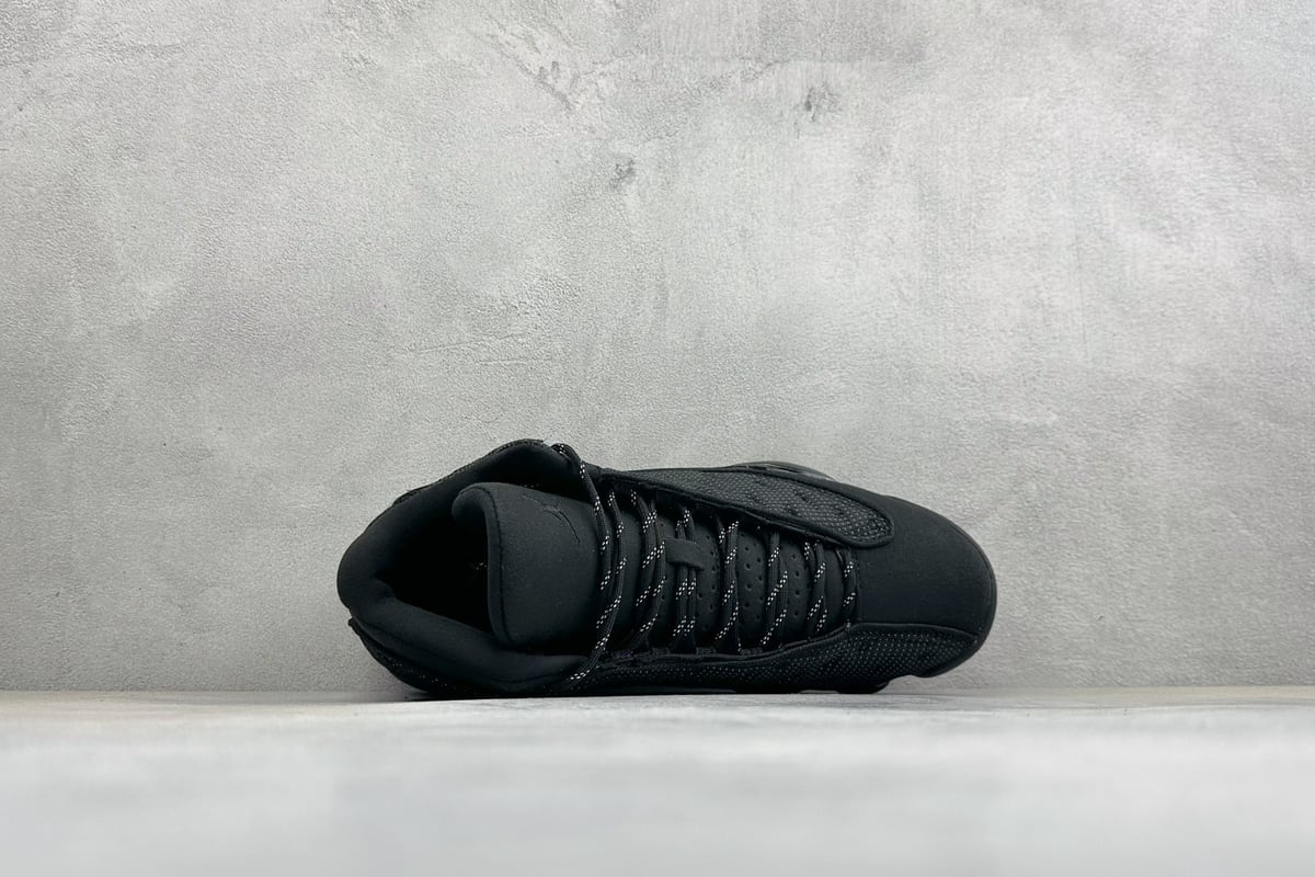 乔丹 Air Jordan 13 Retro Bred 减震防滑 高帮 复古篮球鞋 黑色 背面实拍图