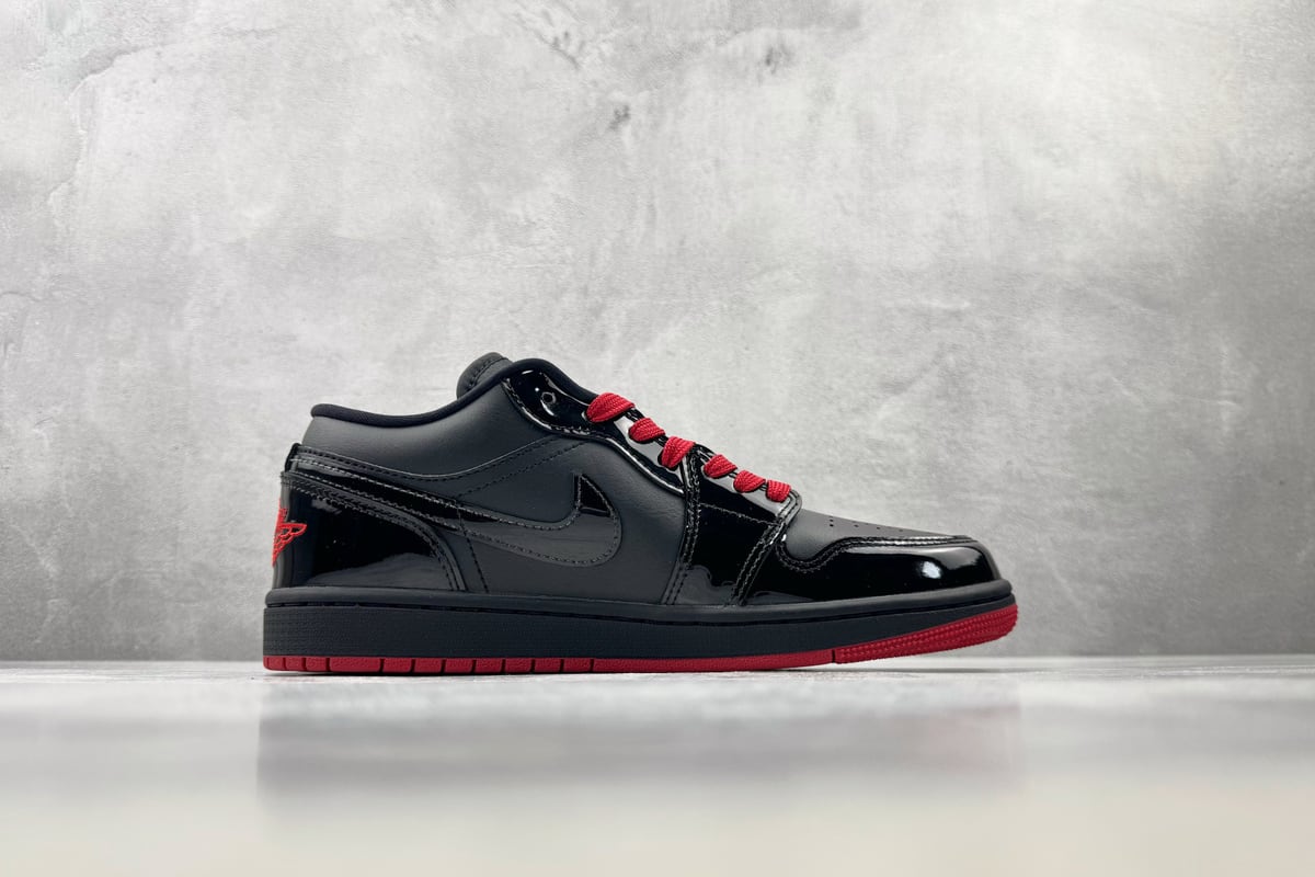 乔丹 Air Jordan 1 黑红 侧面实拍图