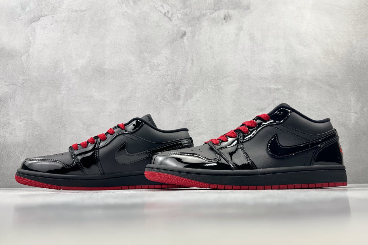 乔丹 Air Jordan 1 黑红 鞋跟实拍图