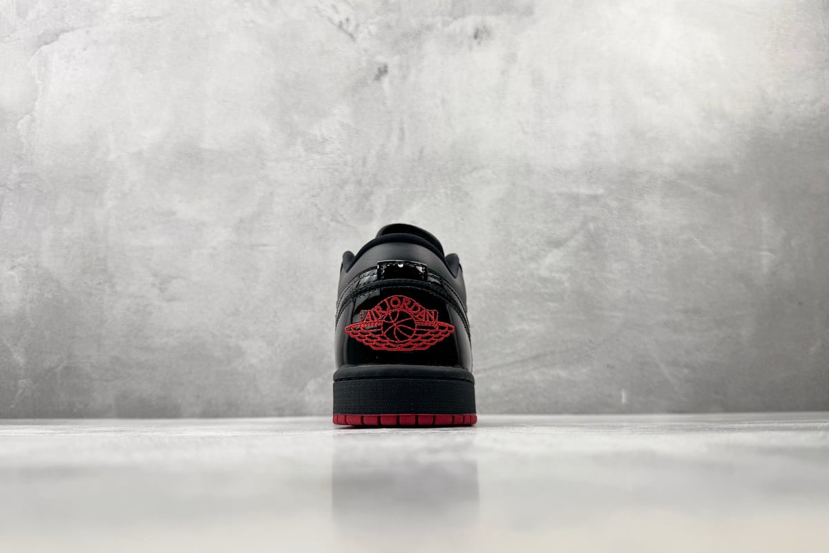 乔丹 Air Jordan 1 黑红 细节实拍图