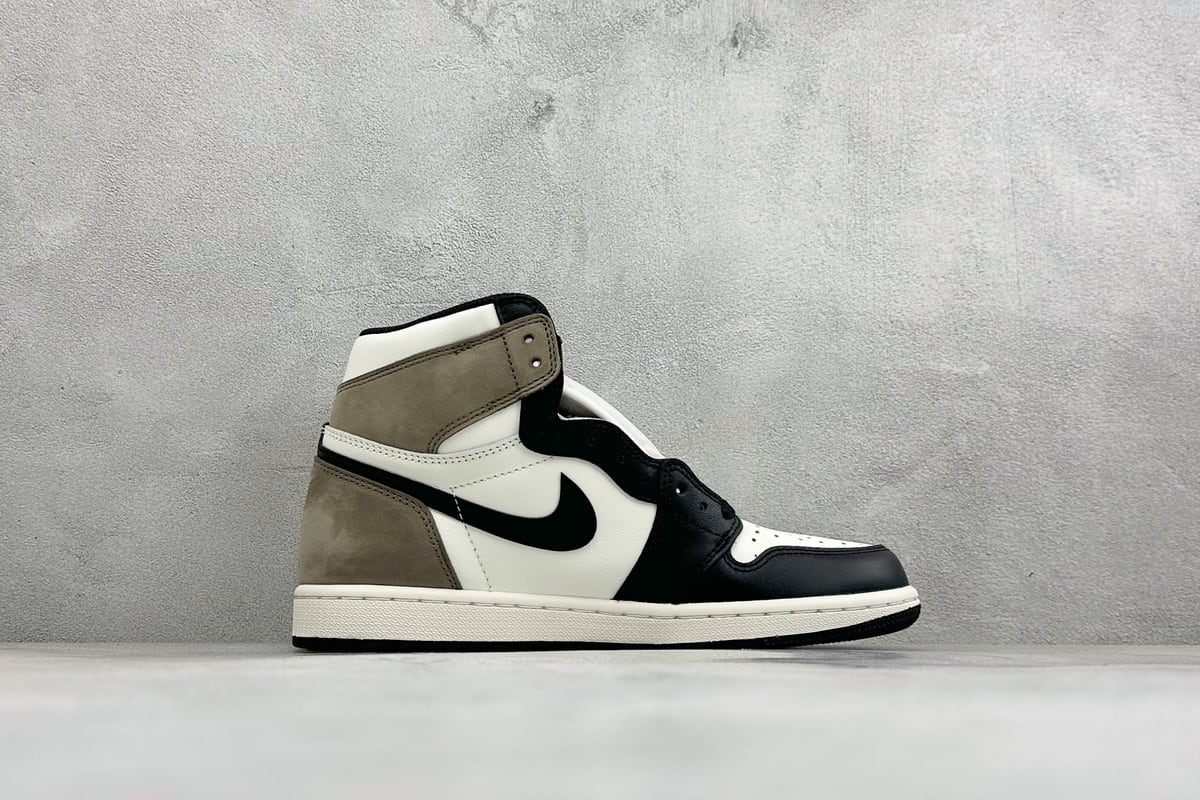 乔丹 Air Jordan 1 Retro High Og 黑摩卡 白银橙 侧面实拍图