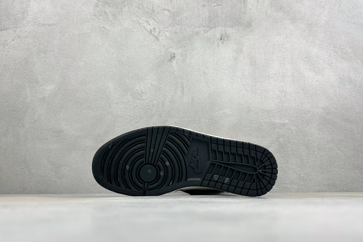乔丹 Air Jordan 1 Retro High Og 黑摩卡 白银橙 鞋头实拍图