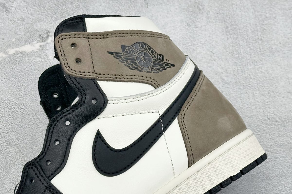 乔丹 Air Jordan 1 Retro High Og 黑摩卡 白银橙 细节实拍图