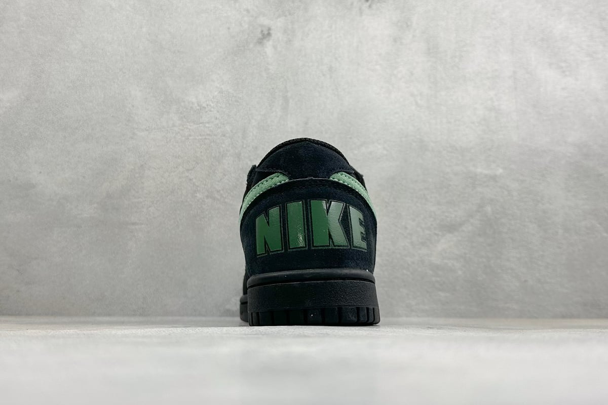 耐克 Nike BIG LOW 耐克 简约百搭 減震耐磨 低帮板鞋 银蓝绿 鞋底实拍图