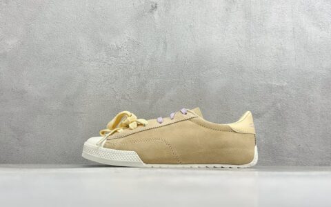 匡威Converse All Star 自从2019年匡威米银橙进军篮球鞋市场往后给我们带来了All Star Pro BB Evo和Converse G4，也签约了第三位代言人谢伊-吉尔吉斯-亚历山大，给我们带来了全新的Converse All Star Pro BB Evo鞋款，相比较原版BB Low，Evo版本拥有着更为合理的低帮设计。就BB low的体验来说，从第一次上脚我就对他赋予了高度评价：这是一双训练脚踝力量的神器！但很显然，全新的Evo版本提高了鞋帮后势的幅度，看起来安全了很多。整双球鞋带来安全感的也不仅仅只有简单的低帮弧度改良。再设计的鞋面其实是EVO版本最大的亮点纯原版本 货号：A16123C