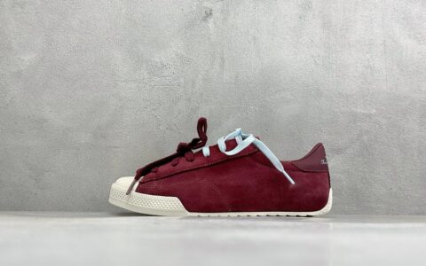 匡威Converse All Star 自从2019年匡威银红粉进军篮球鞋市场往后给我们带来了All Star Pro BB Evo和Converse G4，也签约了第三位代言人谢伊-吉尔吉斯-亚历山大，给我们带来了全新的Converse All Star Pro BB Evo鞋款，相比较原版BB Low，Evo版本拥有着更为合理的低帮设计。就BB low的体验来说，从第一次上脚我就对他赋予了高度评价：这是一双训练脚踝力量的神器！但很显然，全新的Evo版本提高了鞋帮后势的幅度，看起来安全了很多。整双球鞋带来安全感的也不仅仅只有简单的低帮弧度改良。再设计的鞋面其实是EVO版本最大的亮点纯原版本 货号：A20130C