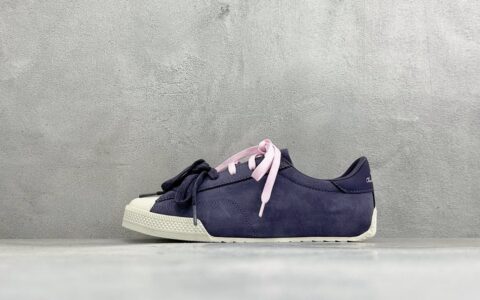 匡威Converse All Star 自从2019年匡威银蓝黑进军篮球鞋市场往后给我们带来了All Star Pro BB Evo和Converse G4，也签约了第三位代言人谢伊-吉尔吉斯-亚历山大，给我们带来了全新的Converse All Star Pro BB Evo鞋款，相比较原版BB Low，Evo版本拥有着更为合理的低帮设计。就BB low的体验来说，从第一次上脚我就对他赋予了高度评价：这是一双训练脚踝力量的神器！但很显然，全新的Evo版本提高了鞋帮后势的幅度，看起来安全了很多。整双球鞋带来安全感的也不仅仅只有简单的低帮弧度改良。再设计的鞋面其实是EVO版本最大的亮点纯原版本 货号：A20131C