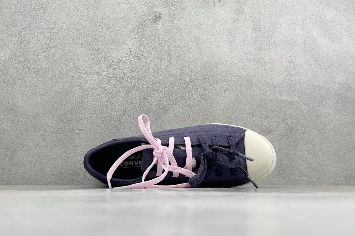 匡威 Converse All Star 自从2019年匡威进军篮球鞋市场往后给我们带来了All Star Pro BB Evo和Converse G4,也签约了第三位代言人谢伊-吉尔吉斯-亚历山大,给我们带来了全新的Converse All Star Pro BB Evo鞋款,相比较原版BB Low,Evo版本拥有着更为合理的低帮设计。就BB low的体验来说,从第一次上脚我就对他赋予了高度评价:这是一双训练脚踝力量的神器!但很显然,全新的Evo版本提高了鞋帮后势的幅度,看起来安全了很多。整双球鞋带来安全感的也不仅仅只有简单的低帮弧度改良。再设计的鞋面其实是EVO版本最大的亮点-实拍图3