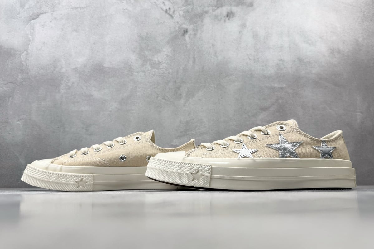 匡威 Converse CHUCK 70 X 星星印花 米色 • 米银棕 鞋跟实拍图