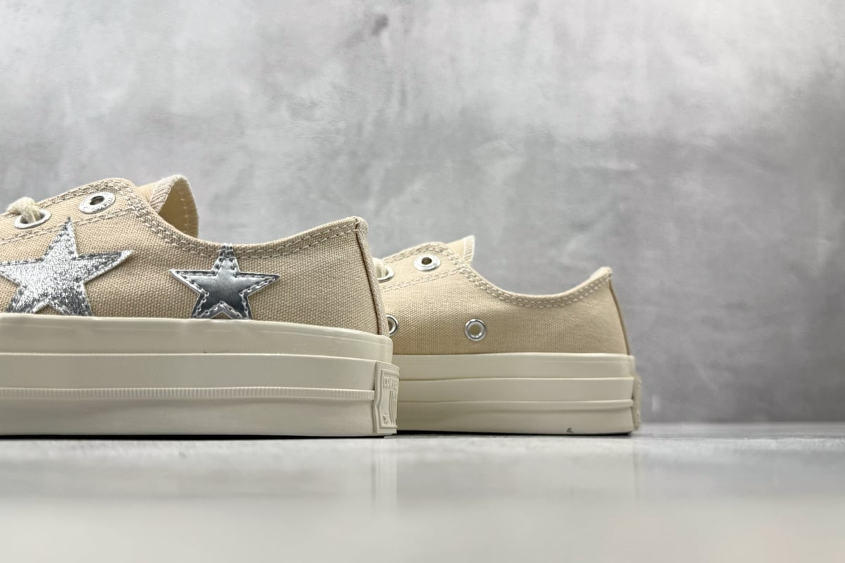 匡威 Converse CHUCK 70 X 星星印花 米色 • 米银棕 上脚实拍图