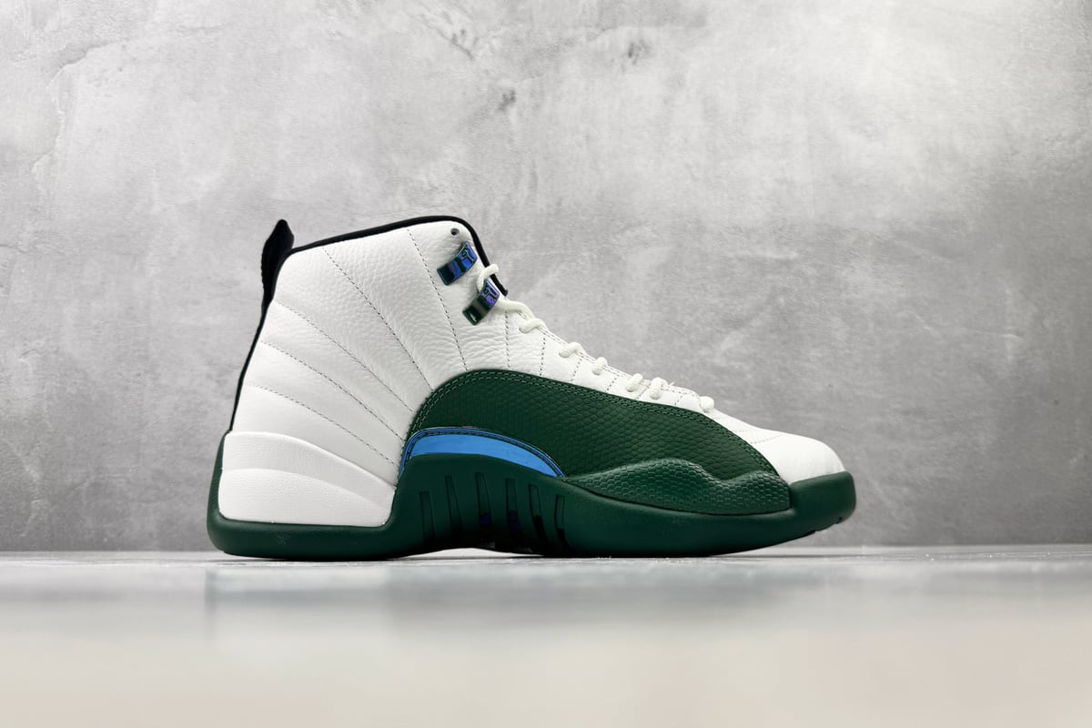 乔丹 Air Jordan 12 Retro 原版 白绿 侧面实拍图