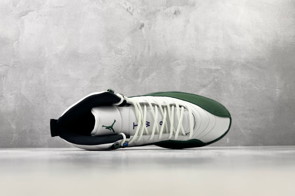 乔丹 Air Jordan 12 Retro 原版 白绿 背面实拍图