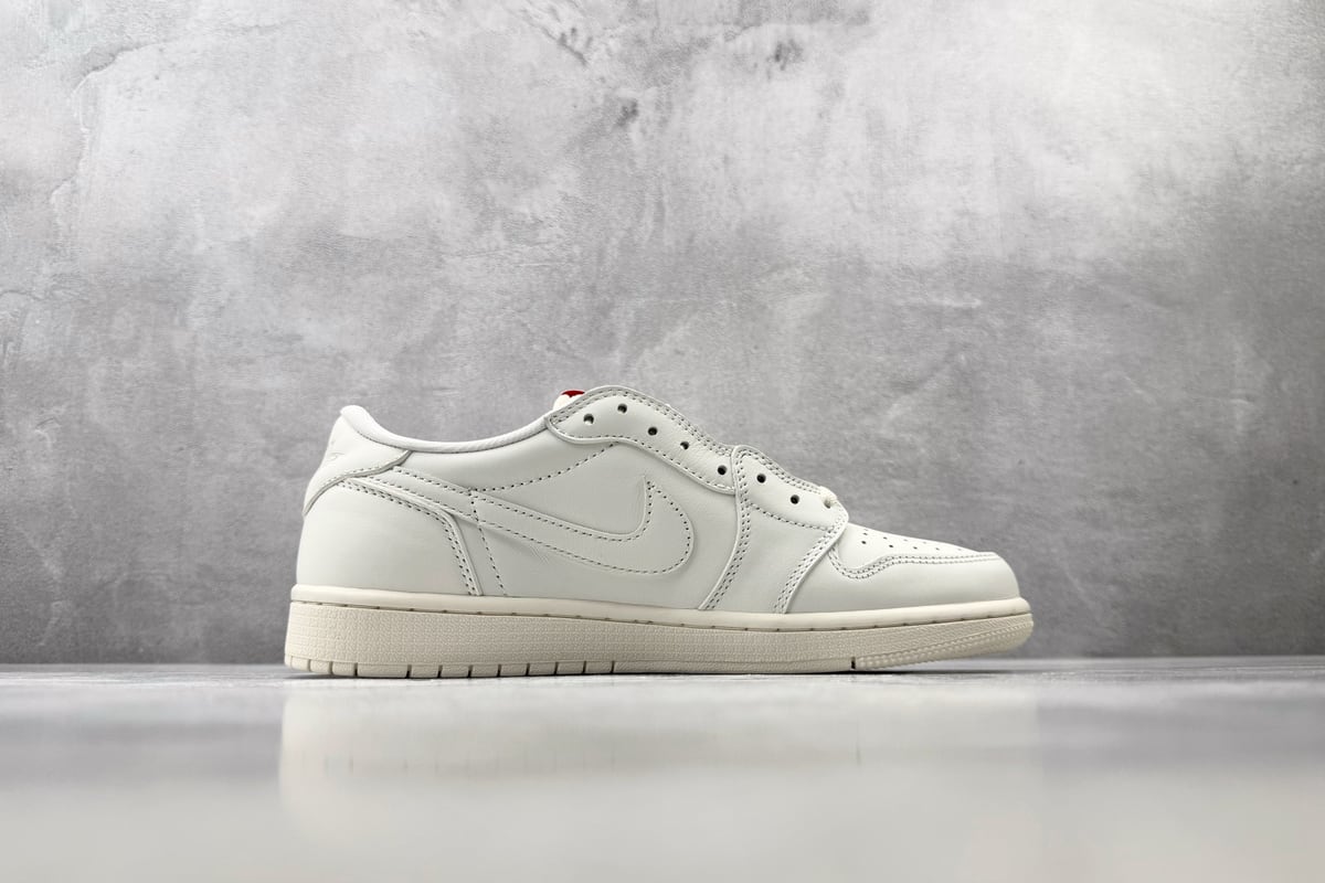 乔丹 Air Jordan 1 Retro OG 白色 侧面实拍图