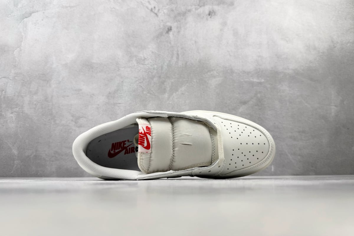 乔丹 Air Jordan 1 Retro OG 白色 背面实拍图