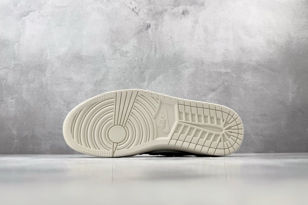乔丹 Air Jordan 1 Retro OG 白色 鞋头实拍图