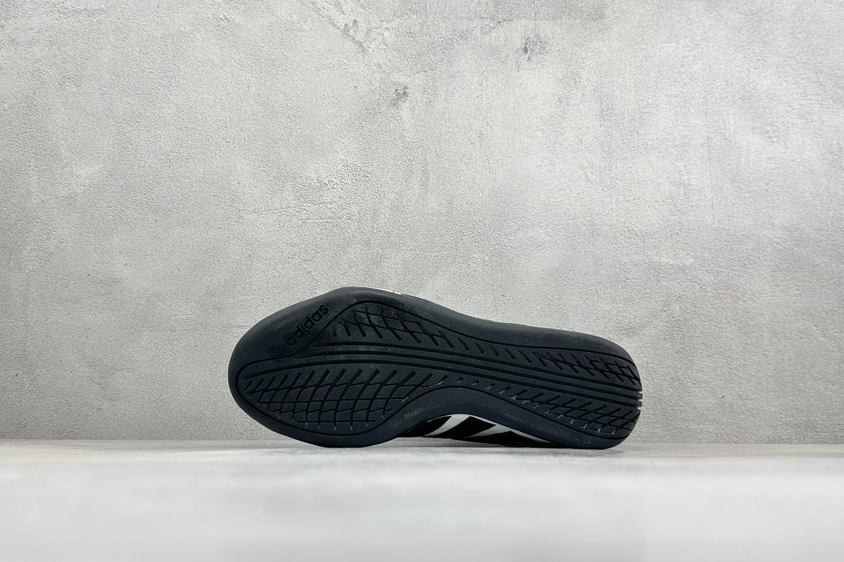 阿迪达斯 Adidas Trainers 赛车跆拳道二代 阿迪经典复古慢跑鞋 白银 鞋头实拍图