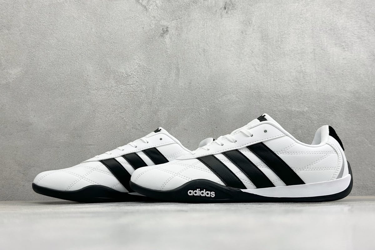 阿迪达斯 Adidas Trainers 赛车跆拳道二代 阿迪经典复古慢跑鞋 白银 鞋跟实拍图