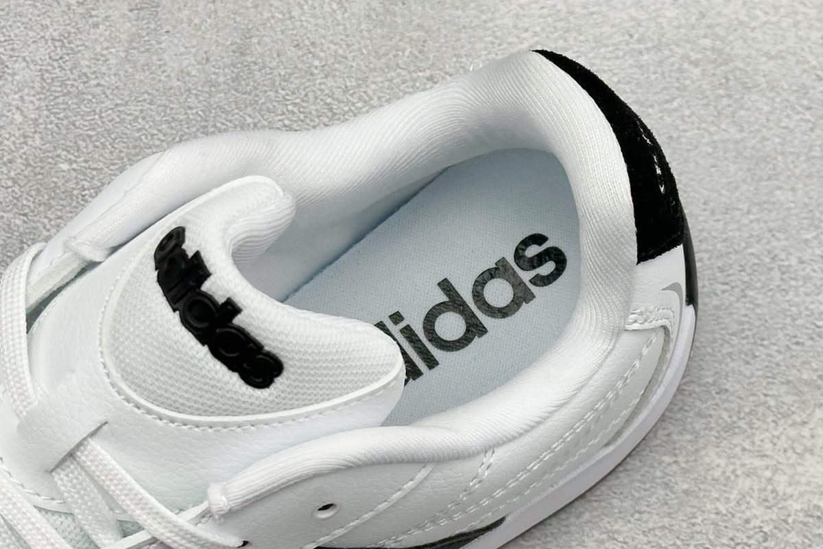 阿迪达斯 Adidas Trainers 赛车跆拳道二代 阿迪经典复古慢跑鞋 白银 上脚实拍图