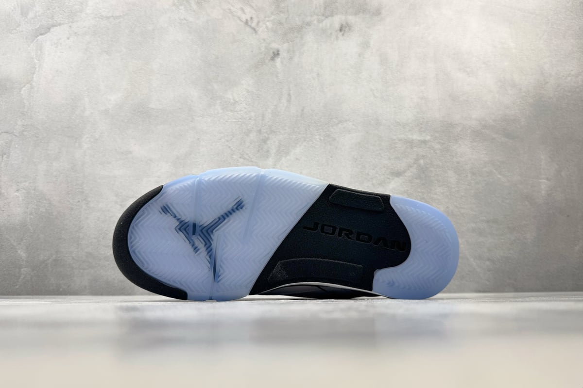 乔丹 Air Jordan Sixty Plus 白黑 白黑 鞋头实拍图