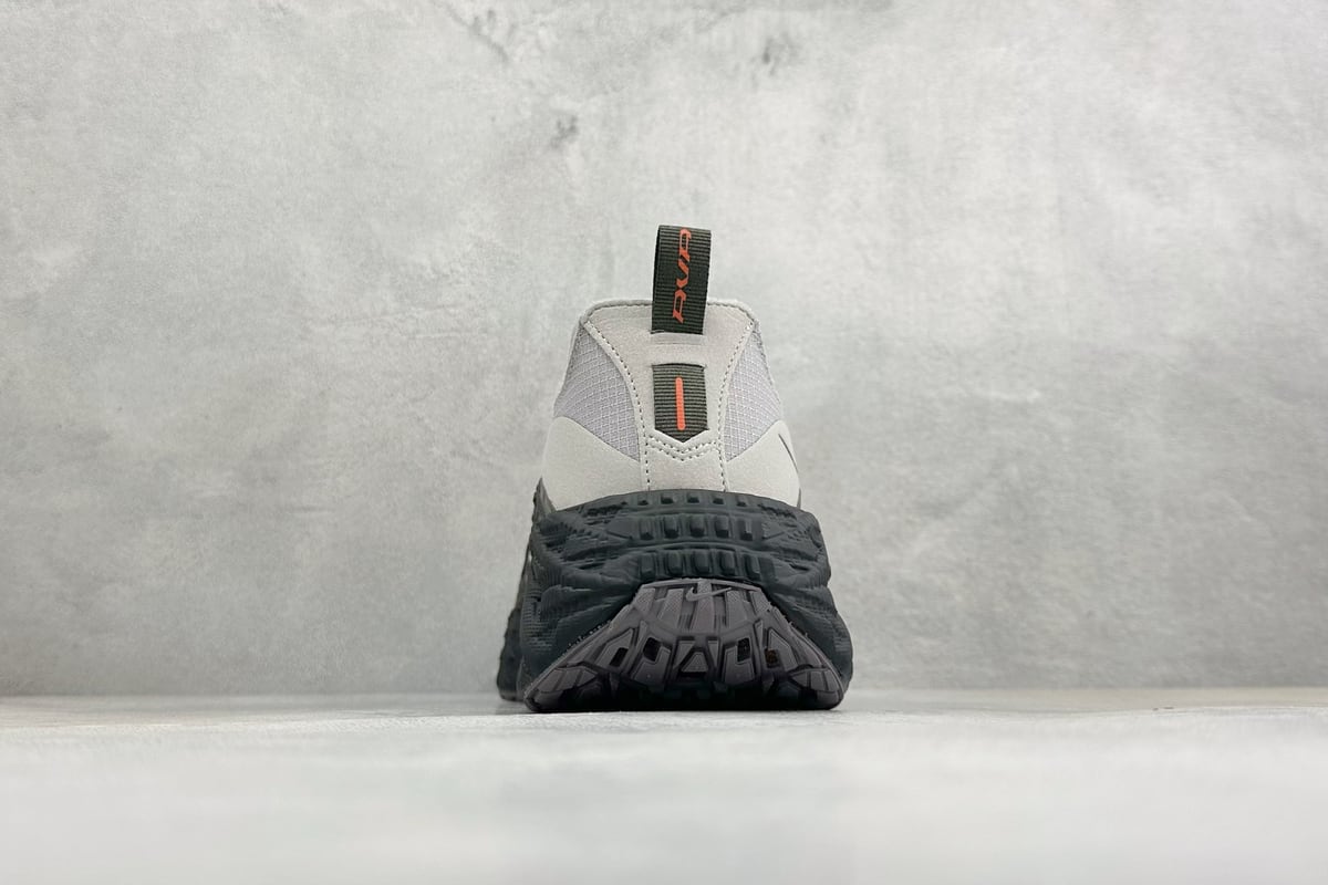 耐克 Nike HYEIN SEO x Ava Rover Ava Rover 白黑橙 鞋底实拍图