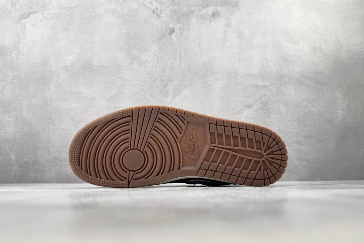 乔丹 Air Jordan 1 SE 公司级 黑白 鞋头实拍图