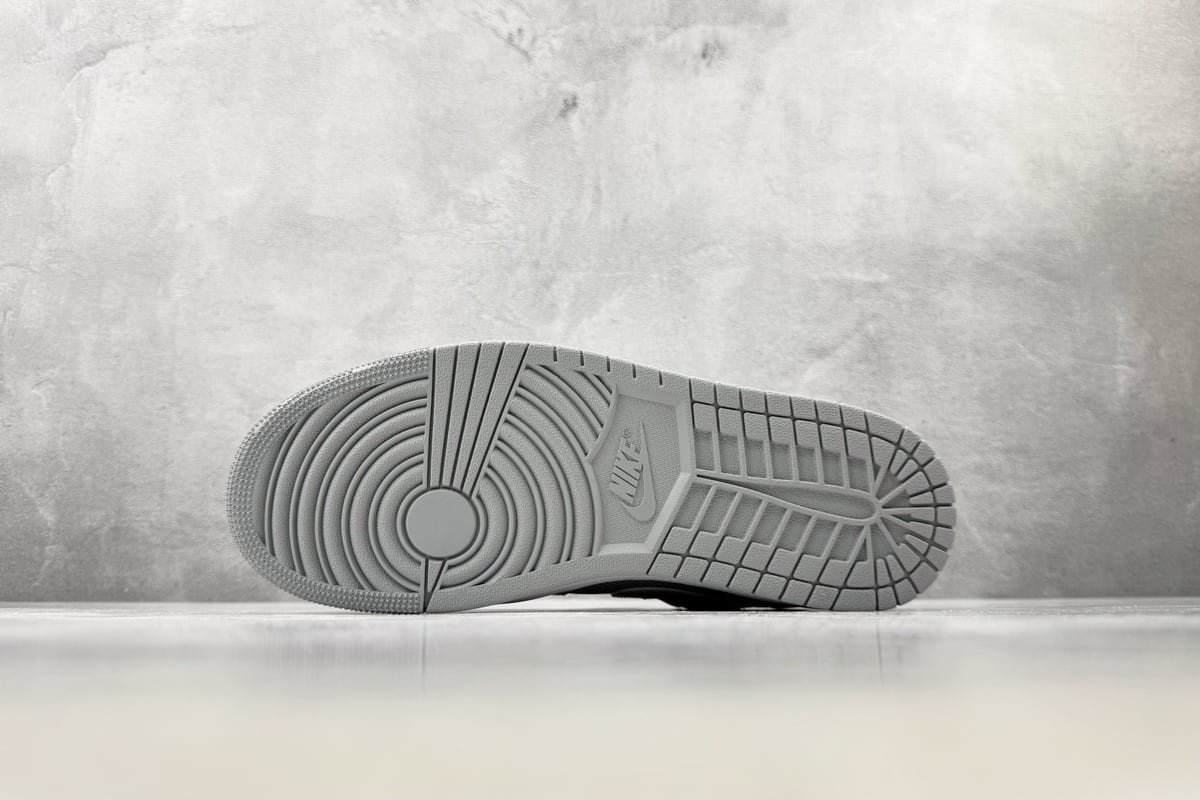 乔丹 Air Jordan 1 SE 浅灰 鞋头实拍图